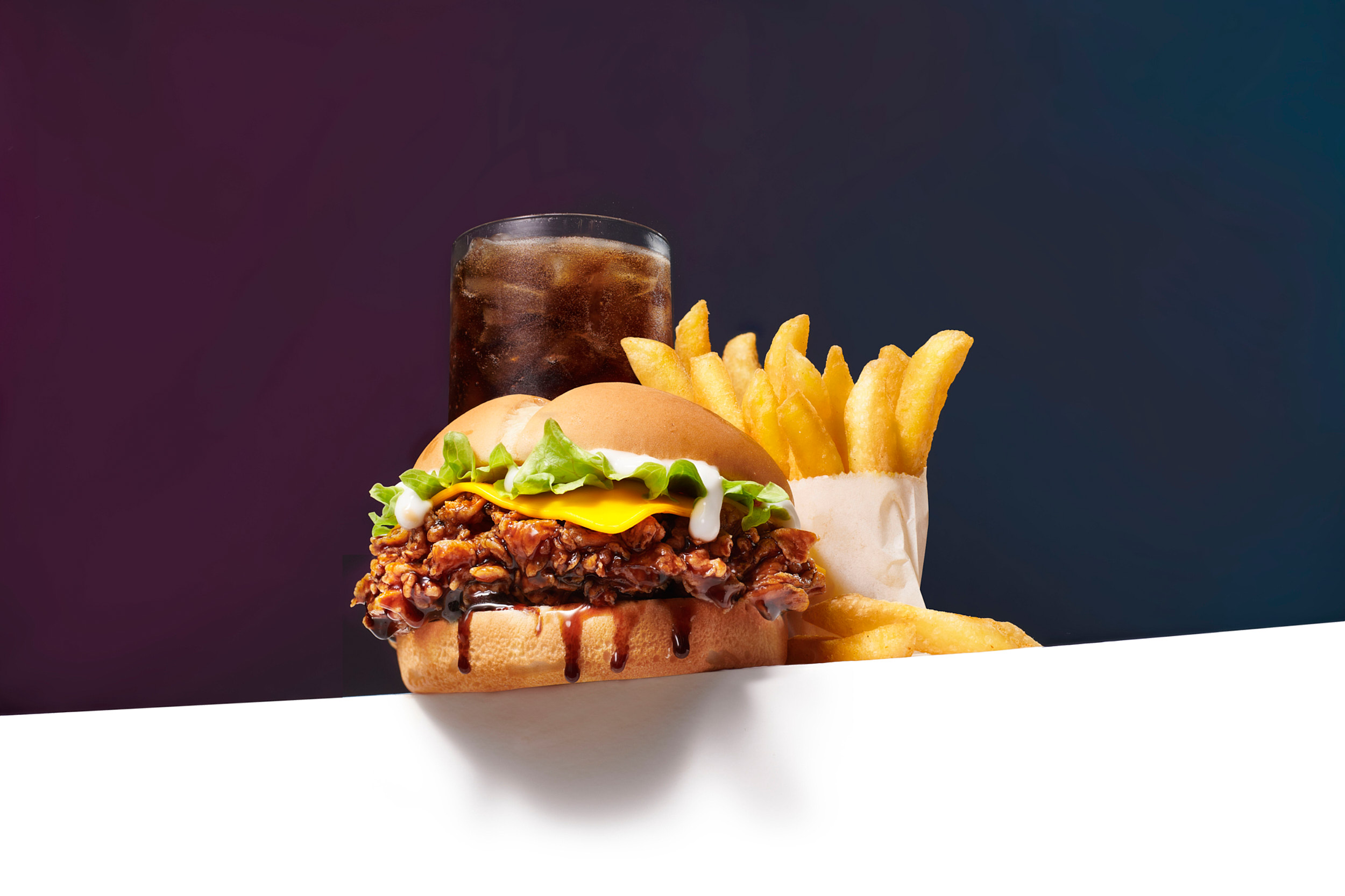 KFC_RSA_INTOTO_Day09_Contextual_DunkedBurger_Chips_Plate_Stacked1